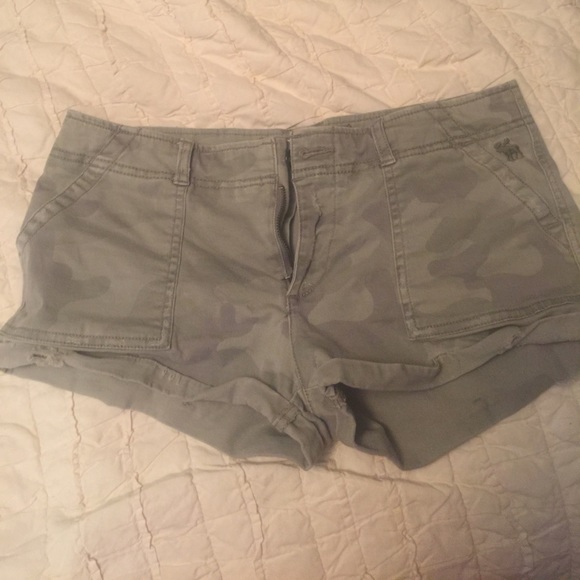 Abercrombie and Fitch Camo Shorts - Picture 1 of 4