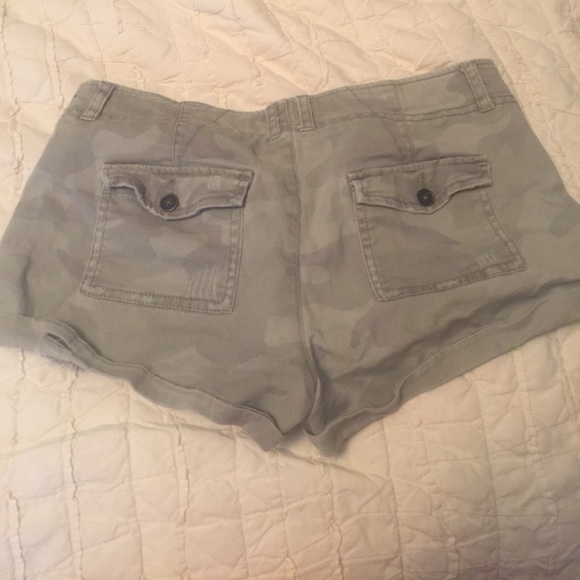 Abercrombie and Fitch Camo Shorts - Picture 4 of 4