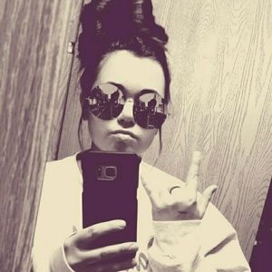 Meet your Posher, Catie