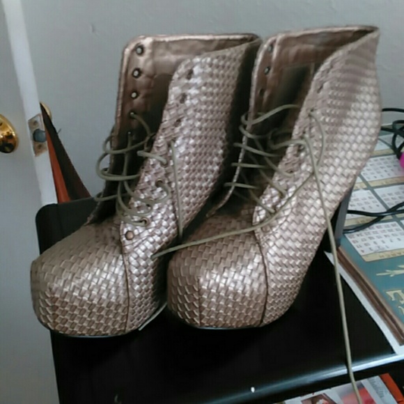 Size 10 heels and boots - Picture 4 of 8