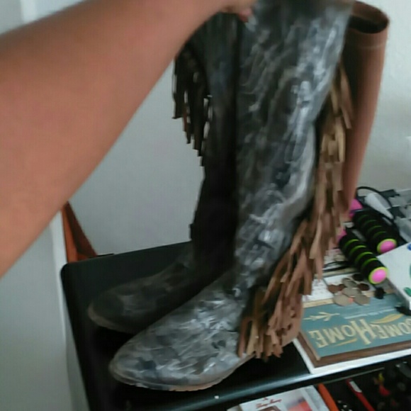 Size 10 heels and boots - Picture 6 of 8