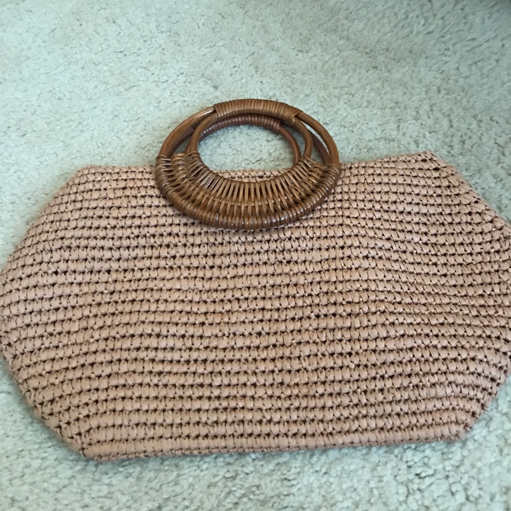 Tan straw handbag
