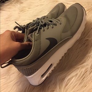 Nike Thea