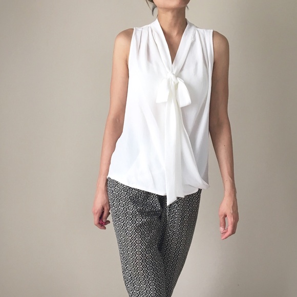 Chiffon bow tie executive sleeveless top. - Picture 2 of 2