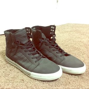 Size 10 Supra shoes