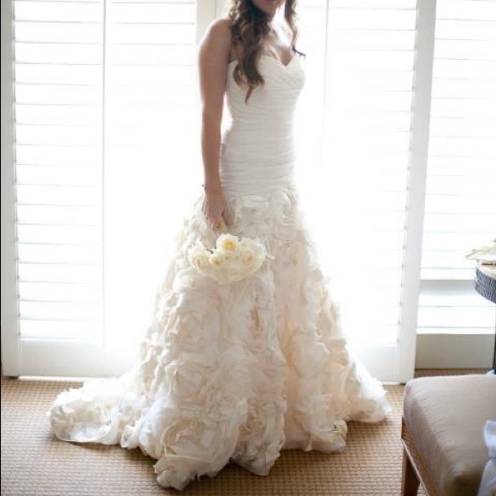Gorgeous Jenny Lee wedding dress