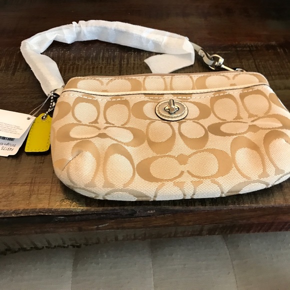 Coach Park Signature Medium clutch - Picture 2 of 4