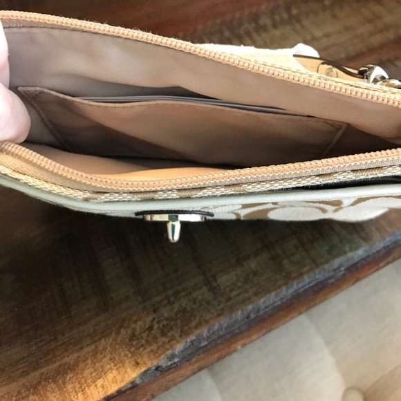 Coach Park Signature Medium clutch - Picture 3 of 4