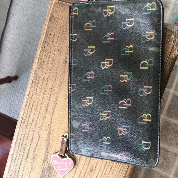Dooney & Burke wristlet - Picture 3 of 4