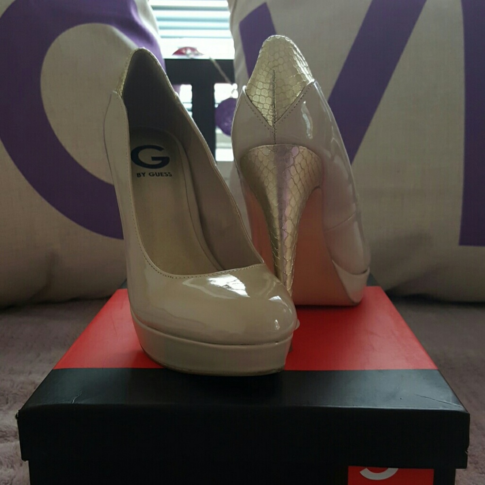 *clearance* Patent Leather, Nude Guess Stilletos