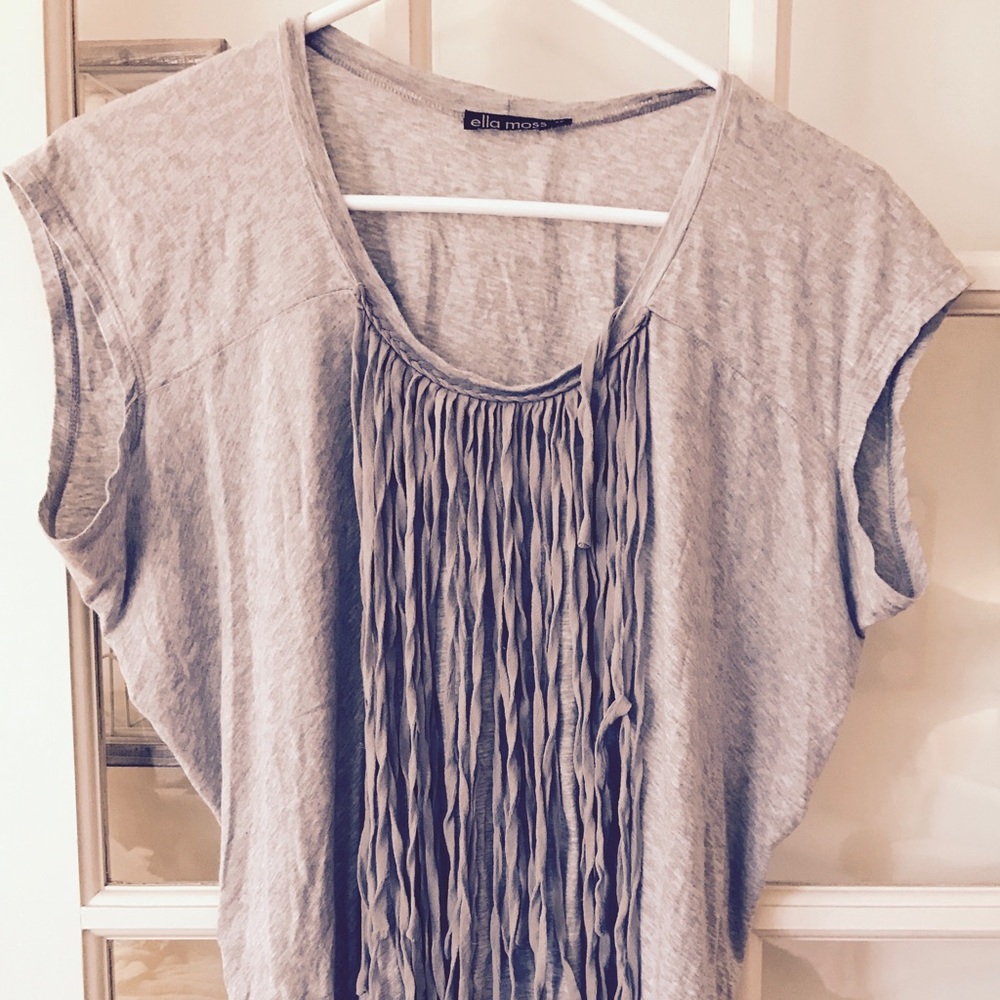 Ella moss fringe tee shirt . Sz xs. Gray