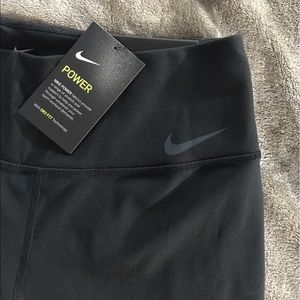 Nike Legend Tight Fit Capri Leggings Size M