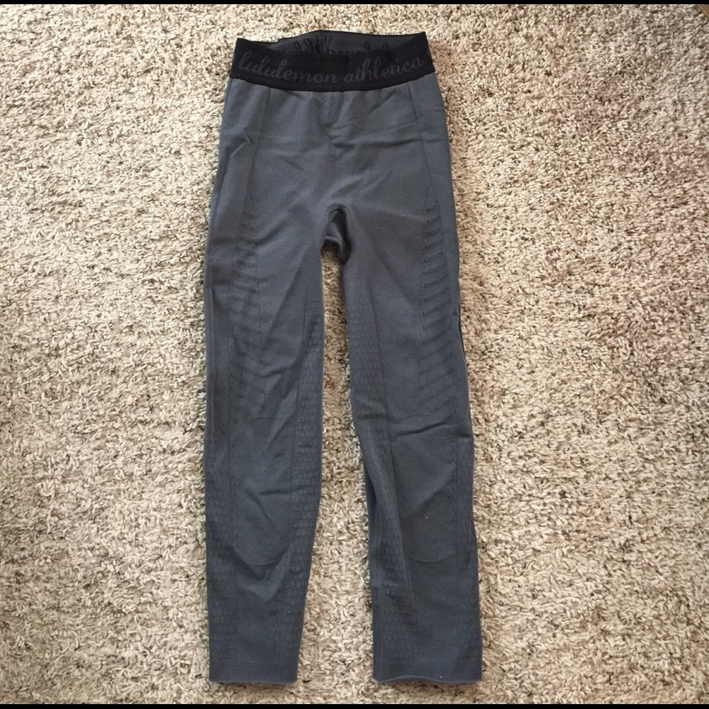 Lululemon Light Speed Crop - Grey