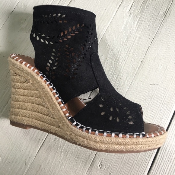 NWOT black wedges size 6 - Picture 2 of 3