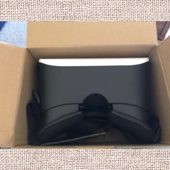NIB Virtual Reality Headset - Picture 2 of 5