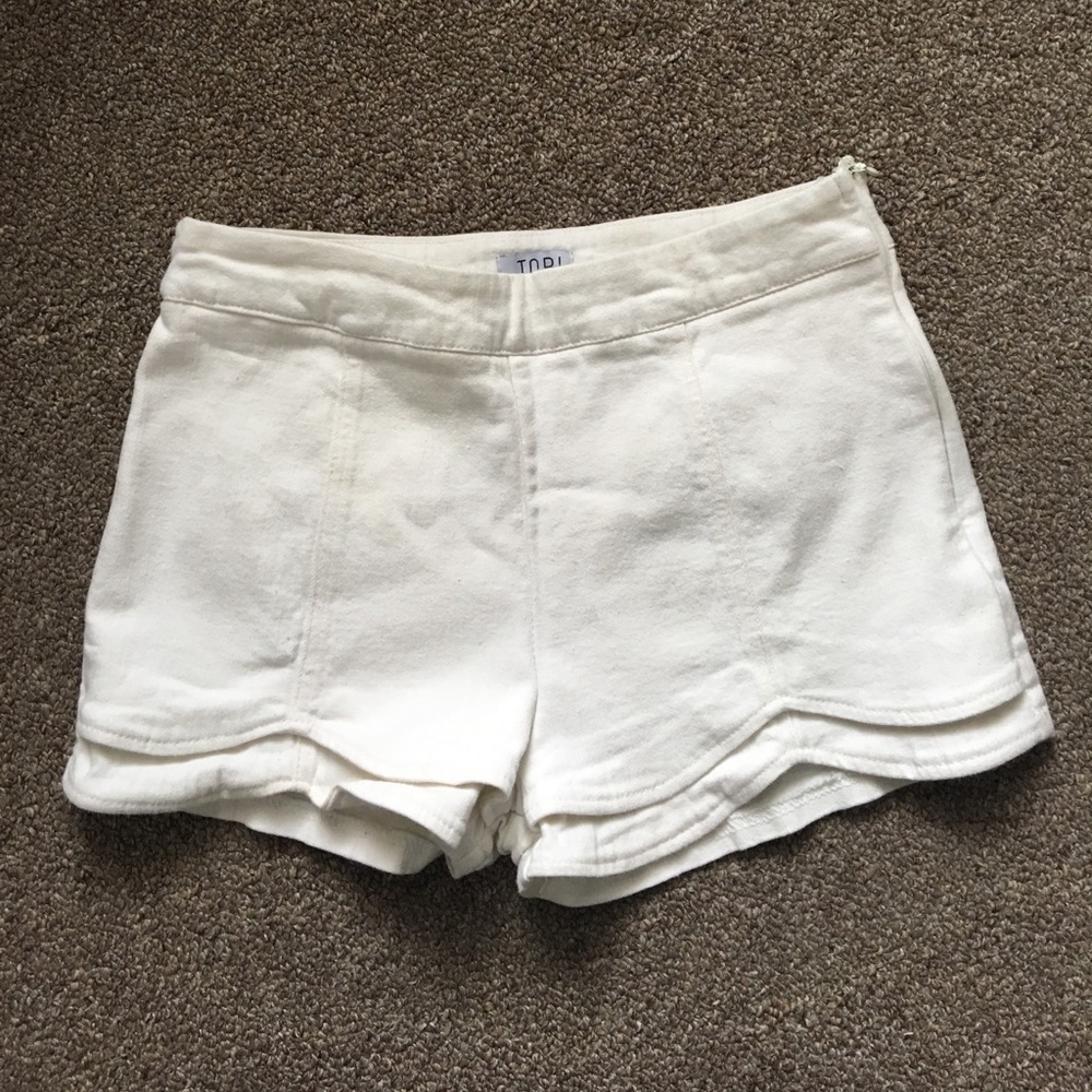 Tobi Mid-Waisted Shorts