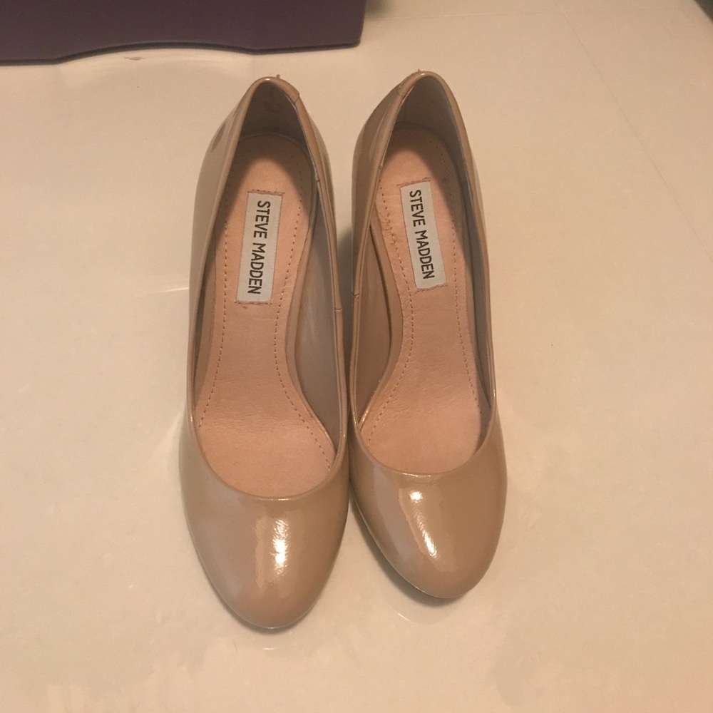 Nude Steve Madden Pumps