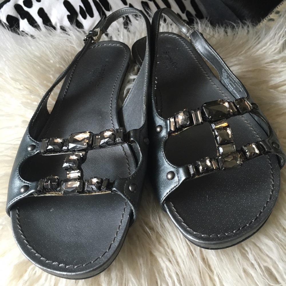 Vera Wang summer flats with JEWELS