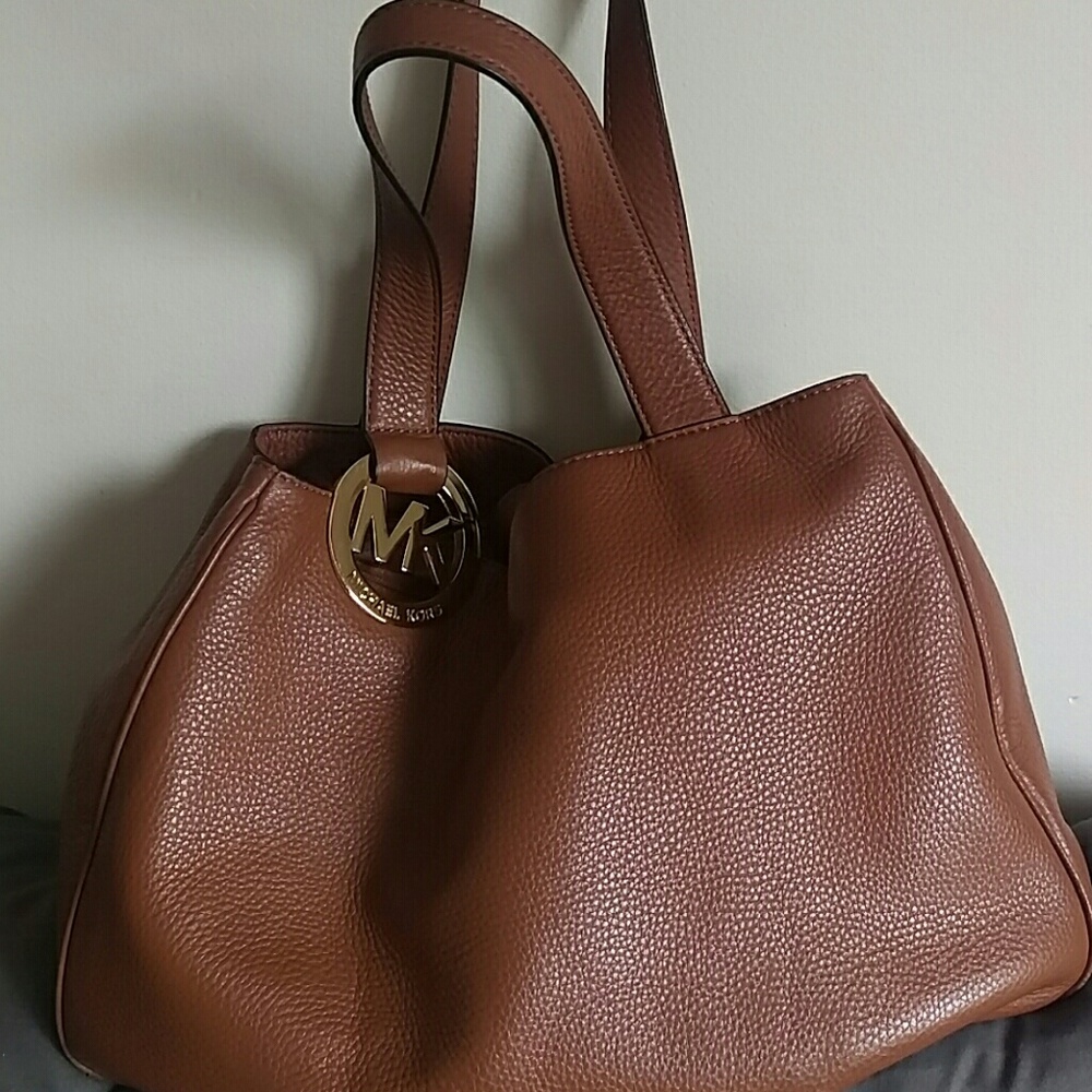 Pre-owned authentic Michael Kors Fulton Handbag