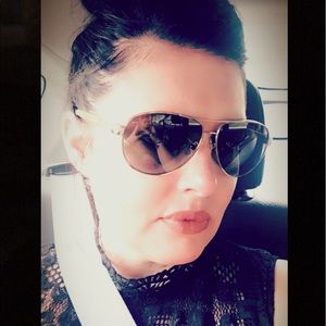 Meet your Posher, Angi