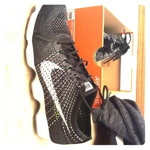 Wmns nike flyknit zoom agility