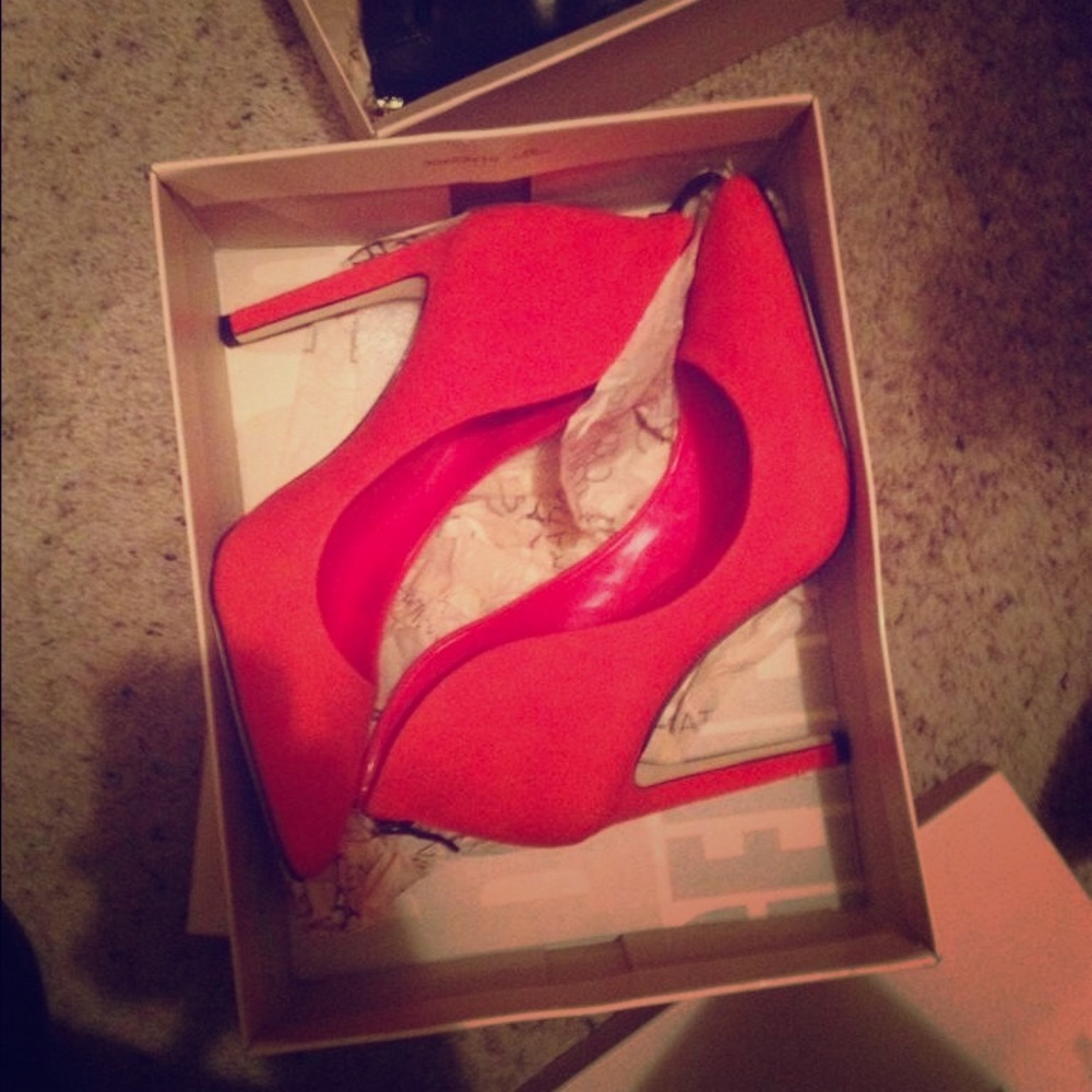 9 1/2 BCBG Shoes. Never worn.