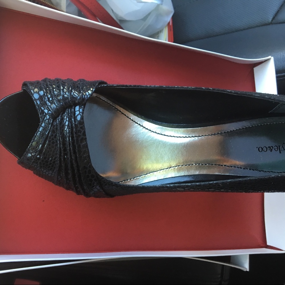 Brand New never Worn Black fake snake skin heels