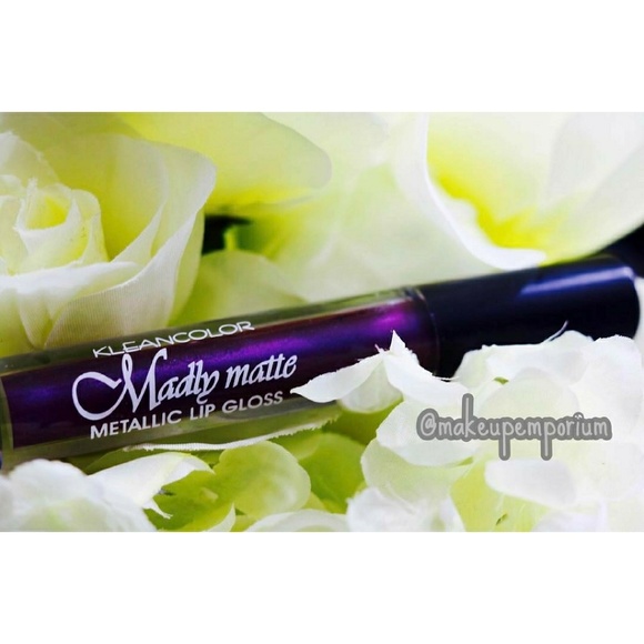 Violet haze long lasting metallic matte lipgloss - Picture 2 of 4