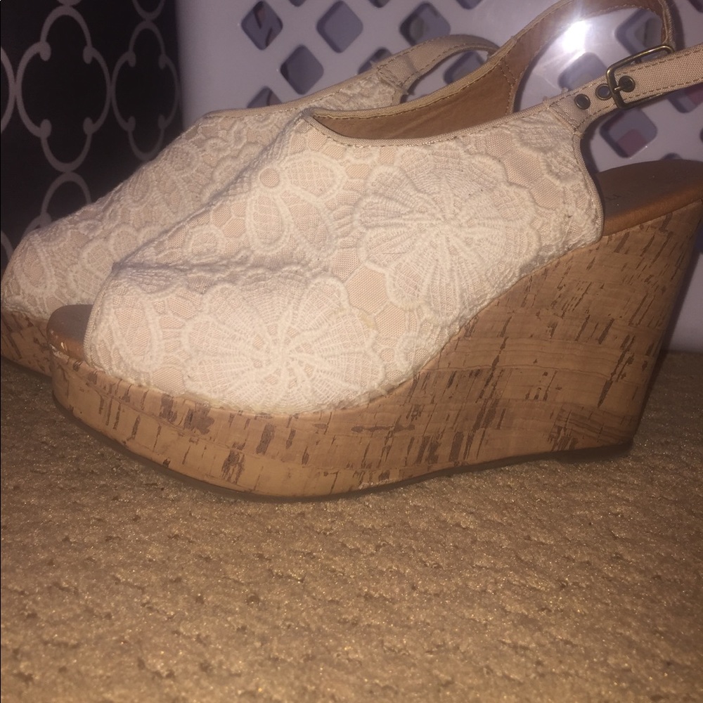 White Wedges