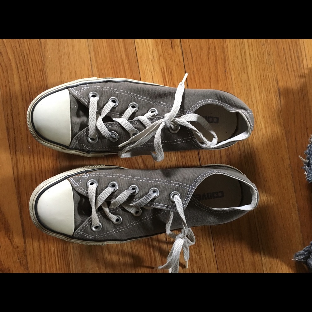 Pre loved low top grey converse.