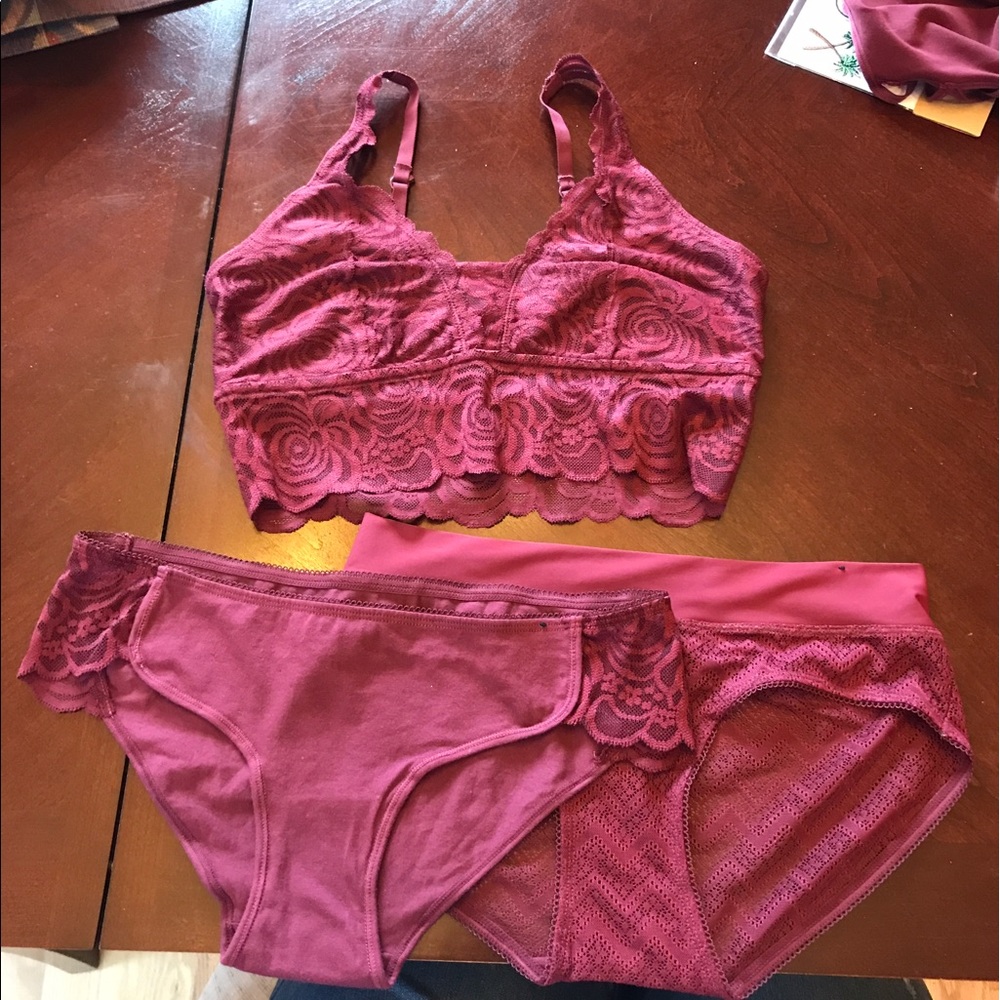 2 PANTIES AND BRALETTE