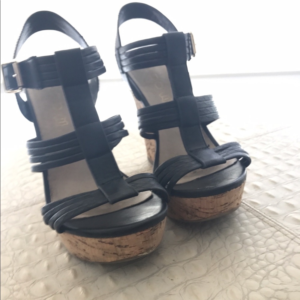 Aldo black gladiator wedge sandals size 6.5