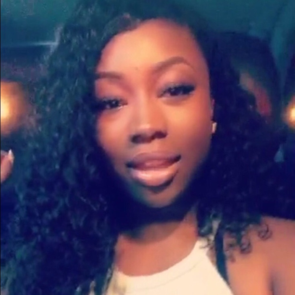 Meet your Posher, Azna