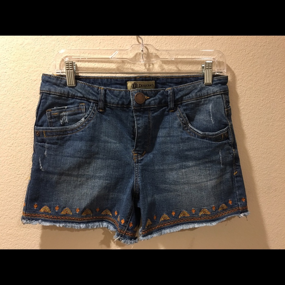 Democracy women's size 8 denim short