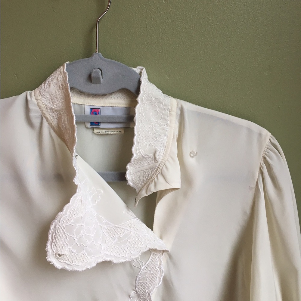 Vintage embroidered collard blouse size 6