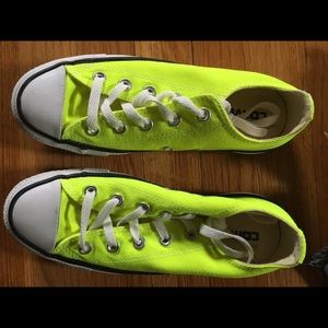 Converse neon yellow.