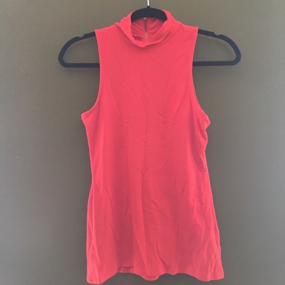 Sleeveless red top - Picture 1 of 2