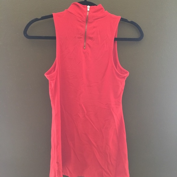 Sleeveless red top - Picture 2 of 2