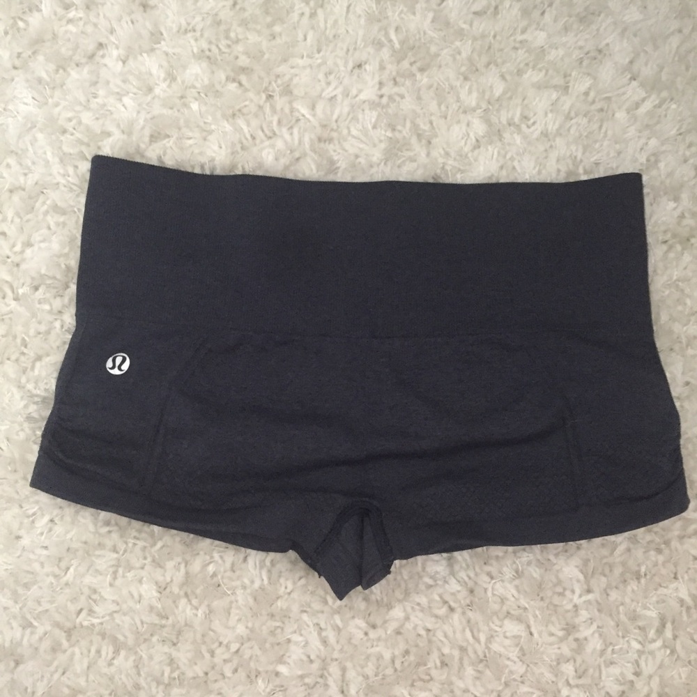 Lululemon // "in the flow" shorts