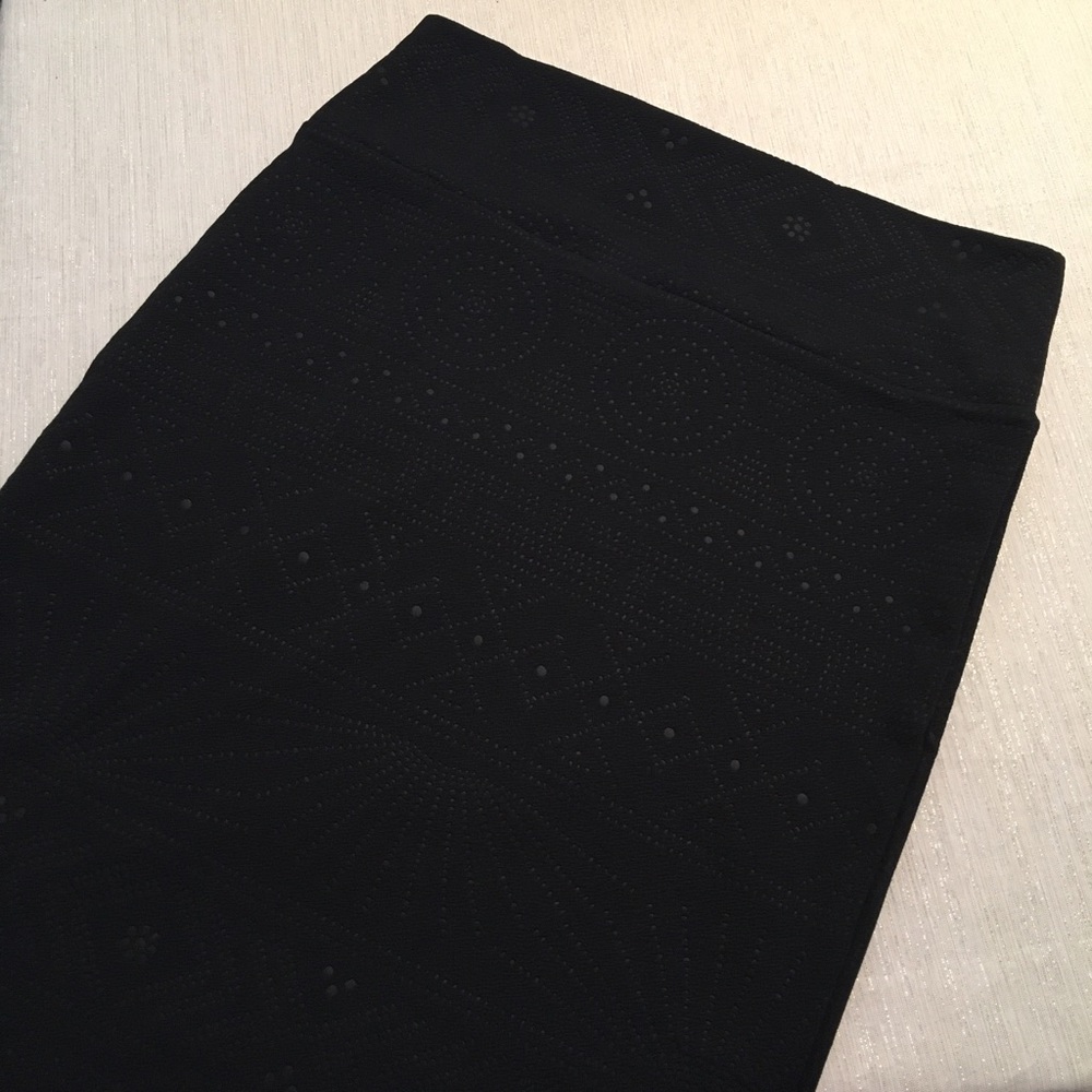 🦄 LuLaRoe Medium Abstract Dots Cassie Skirt