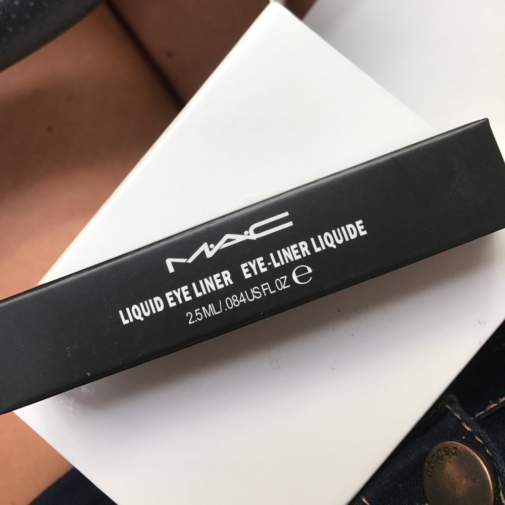 Mac liquid eye liner