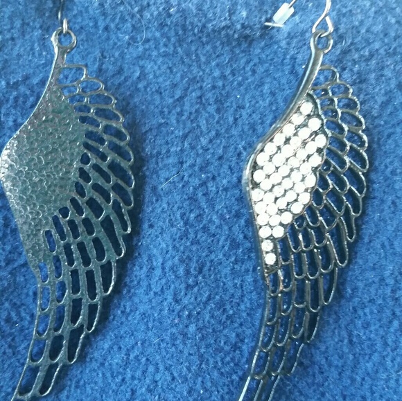Angel wing earrings in mint condition - Picture 3 of 3