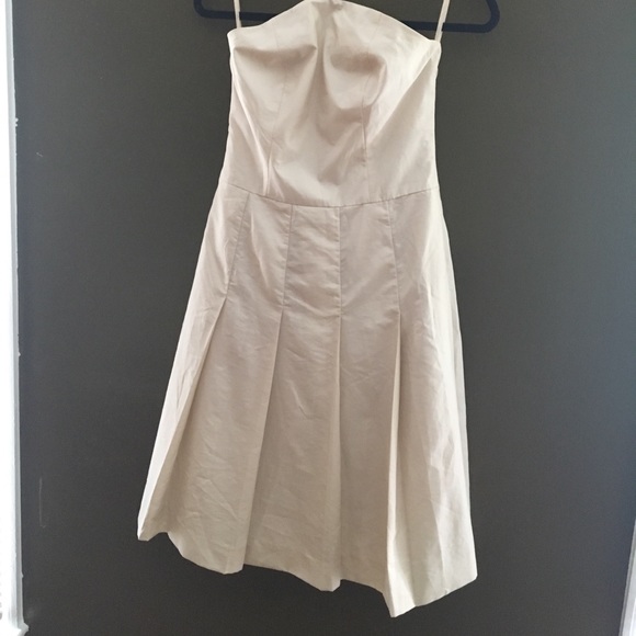 Cream pleated dress - Picture 2 of 3