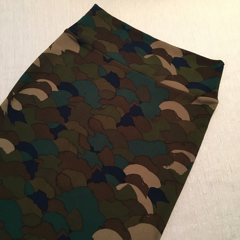 🦄 LuLaRoe Medium Mermaid Cassie Skirt