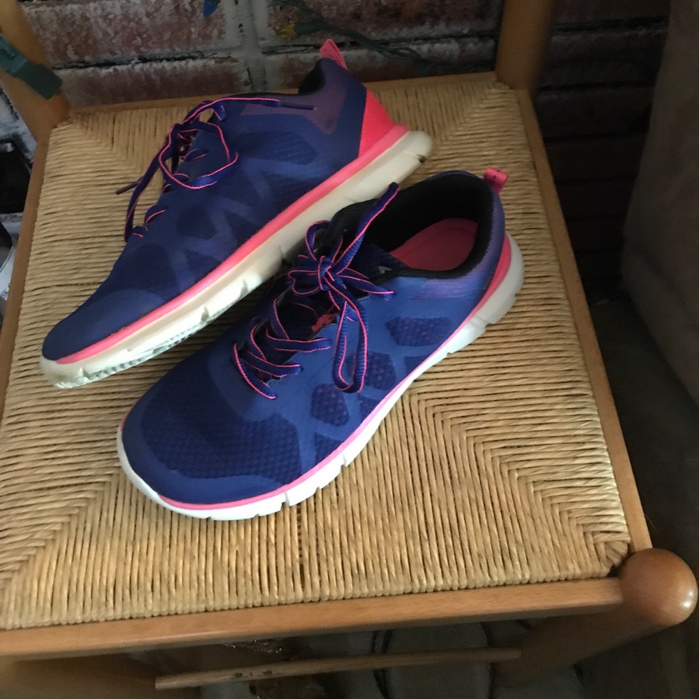Everlast tennis shoes