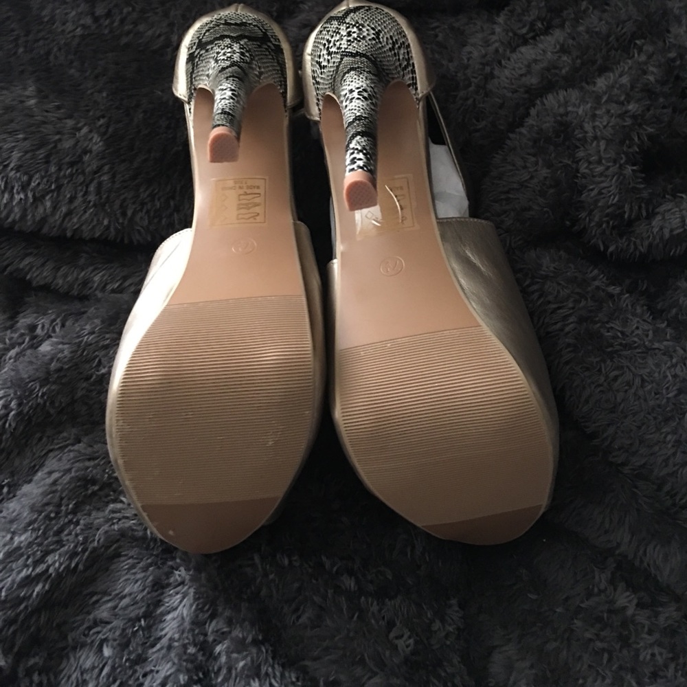 Shoes - Picture 2 of 3