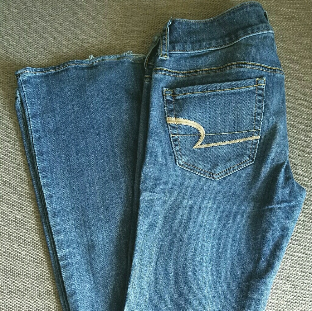 AMERICAN EAGLE JEANS