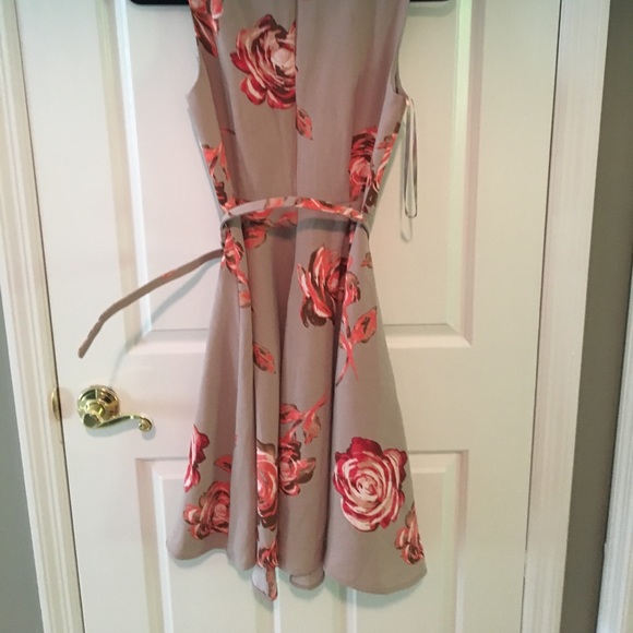 Belted floral dress - Picture 2 of 2