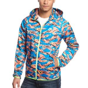 NIKE unisex hooded packable camo windbreaker