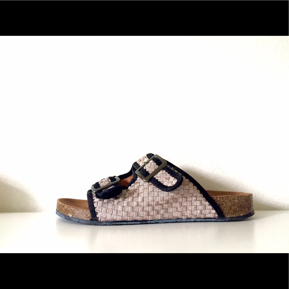 21$ Bernie Mev sandals